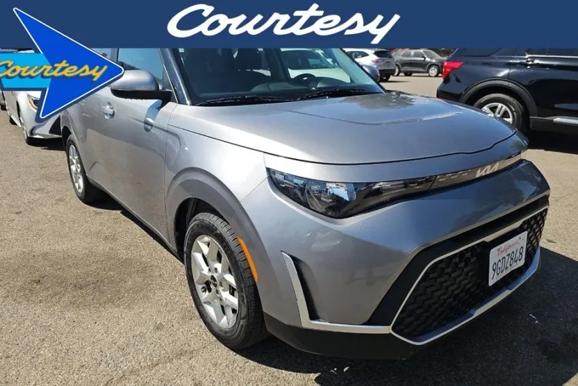 2023 Kia Soul LX photo 1