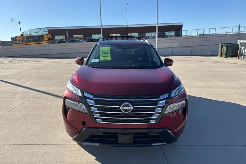 2026 Nissan Rogue Platinum photo 1