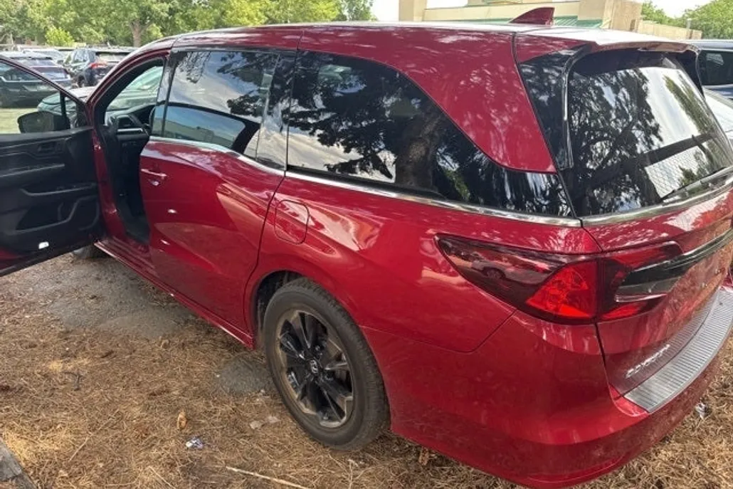 2023 Honda Odyssey Sport photo 1