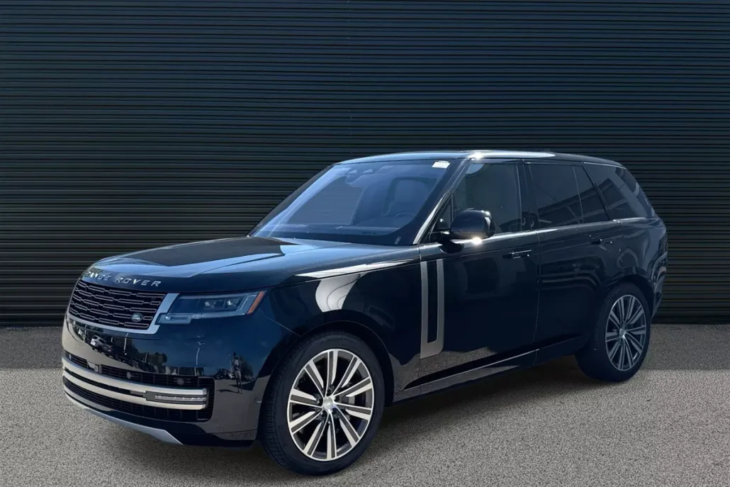 2023 Land Rover Range Rover SE photo 1