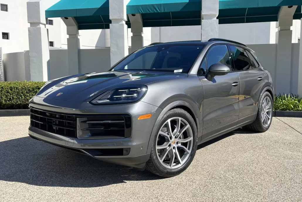 2025 Porsche Cayenne photo 1
