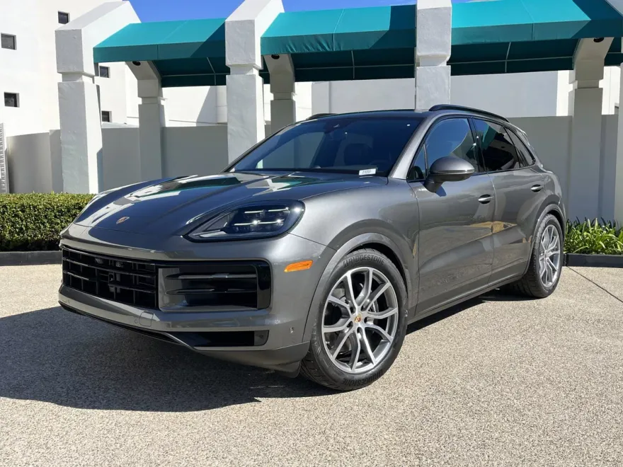 2025 Porsche Cayenne photo 1