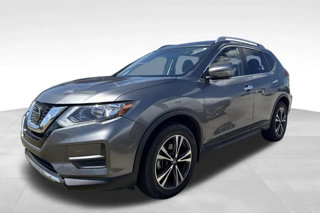 2020 Nissan Rogue SV photo 1