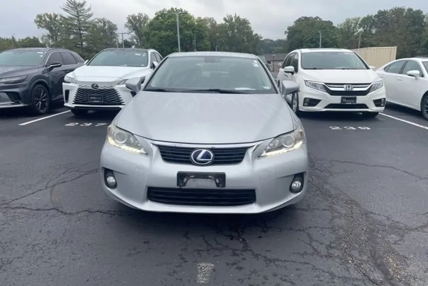 2011 Lexus CT 200h photo 1
