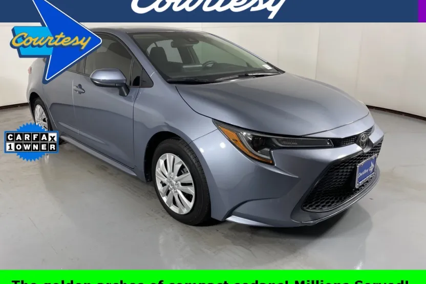 2022 Toyota Corolla LE photo 1