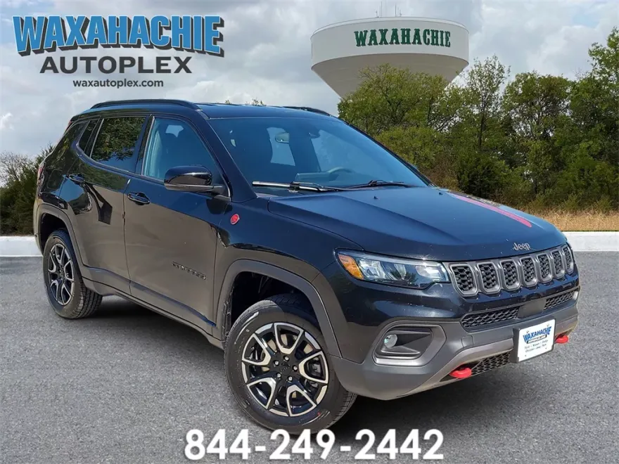 2024 Jeep Compass Trailhawk photo 1