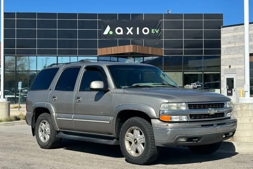 2001 Chevrolet Tahoe LT photo 1