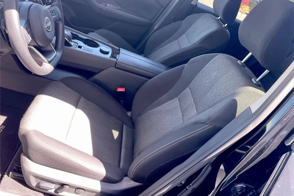 2024 Nissan Rogue SV photo 1