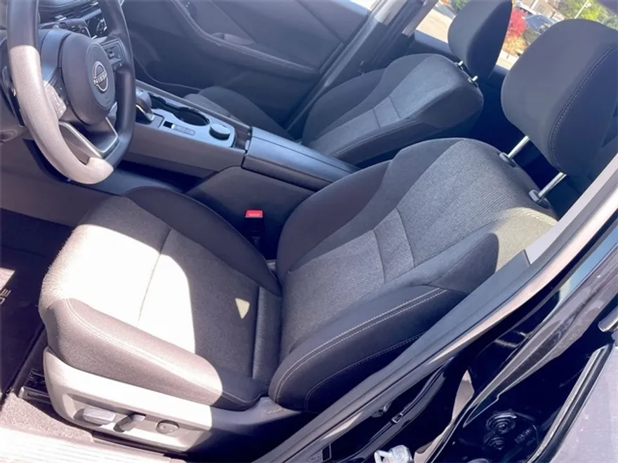 2024 Nissan Rogue SV photo 1