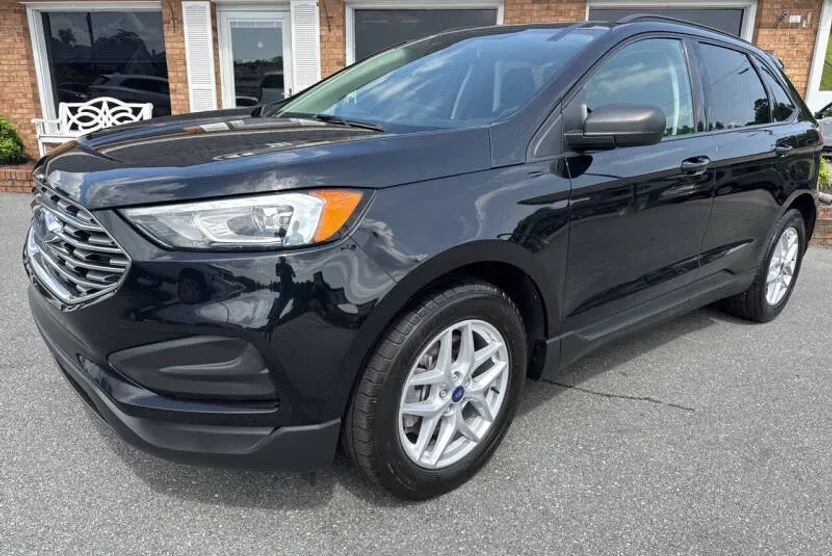 2021 Ford Edge SE photo 1