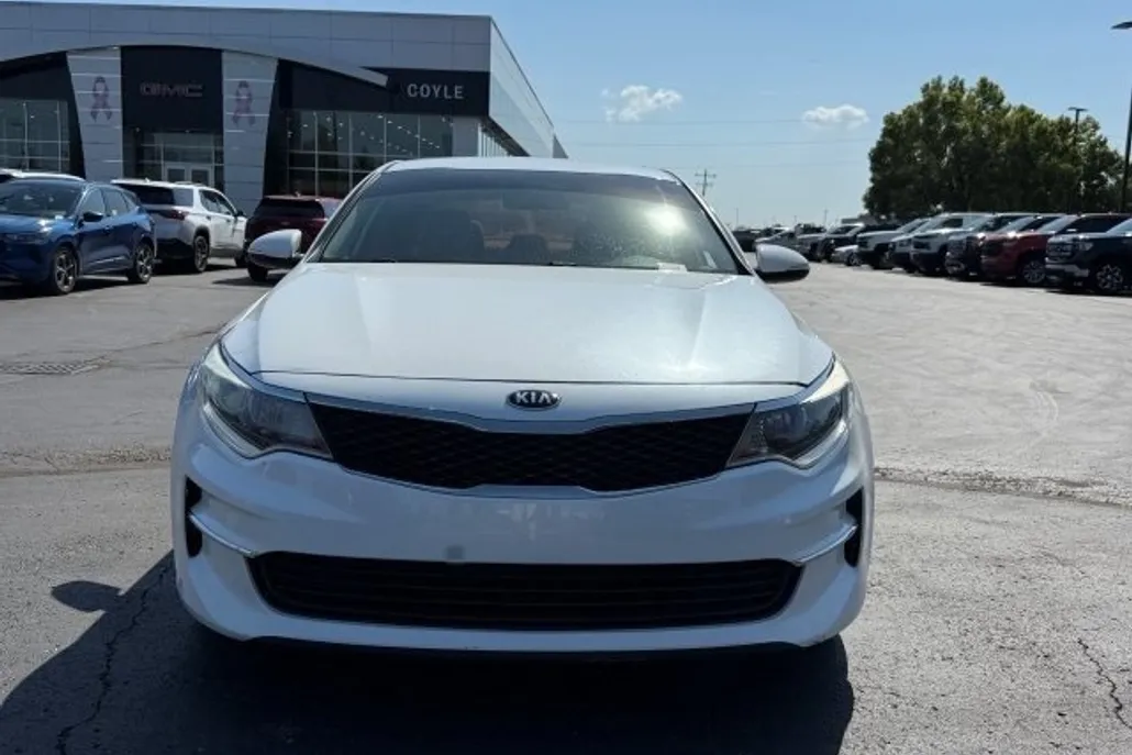 2018 Kia Optima LX photo 1