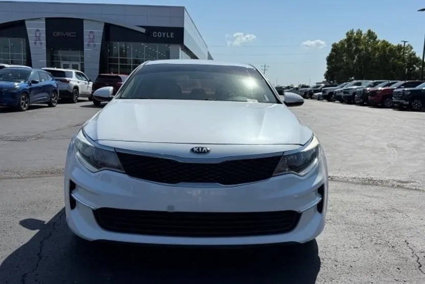 2018 Kia Optima LX photo 1