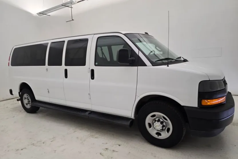 2022 Chevrolet Express 3500 LS photo 1