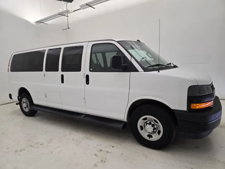 2022 Chevrolet Express 3500 LS photo 1