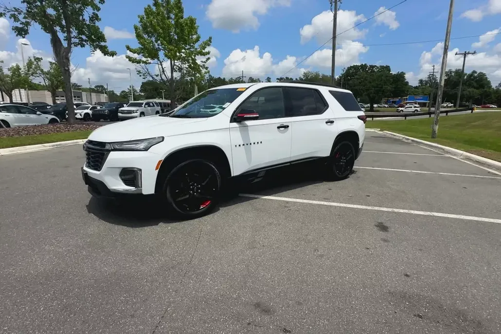 2023 Chevrolet Traverse Premier photo 1