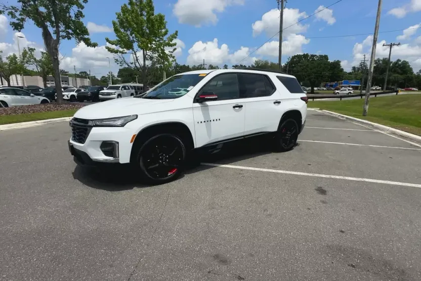 2023 Chevrolet Traverse Premier photo 1