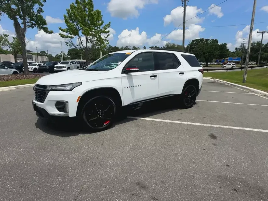 2023 Chevrolet Traverse Premier photo 1