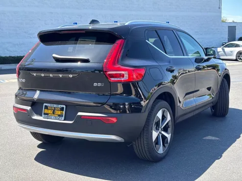 2025 Volvo XC40 Core photo 4