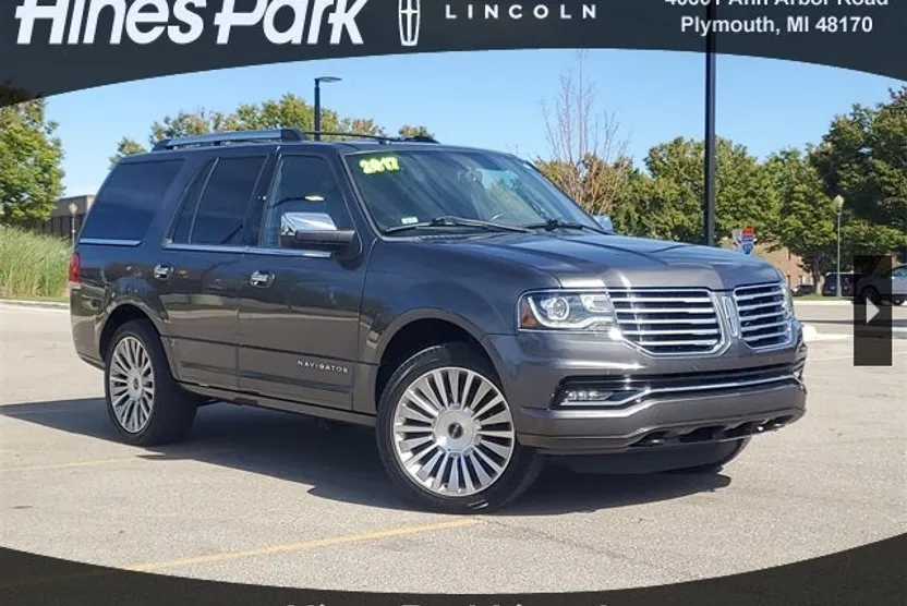 2017 Lincoln Navigator Select photo 1