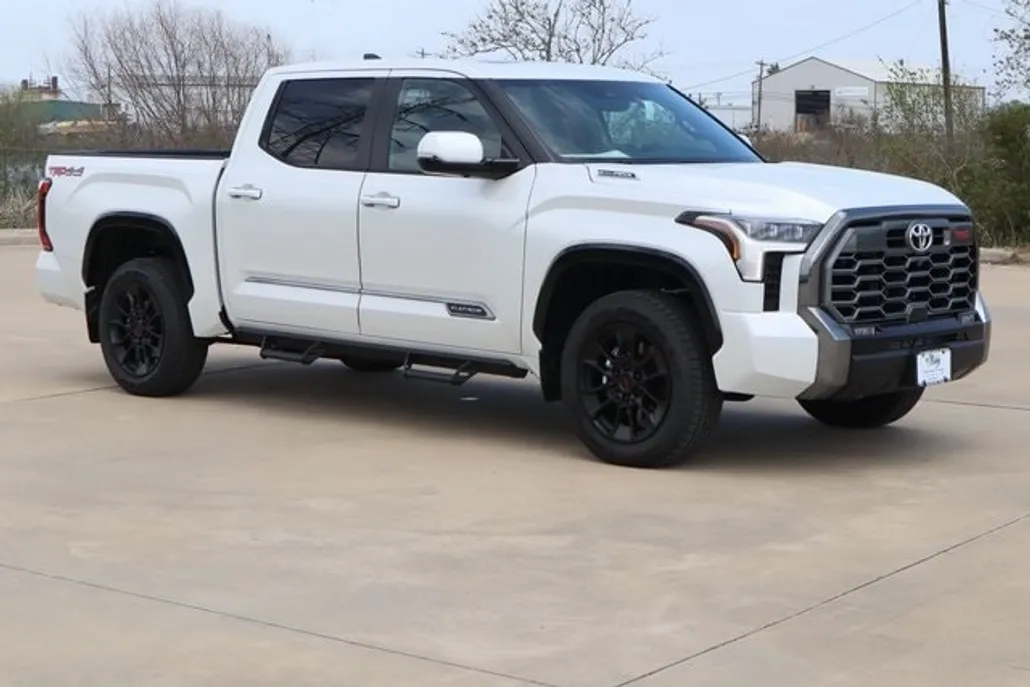 2025 Toyota Tundra Platinum CrewMax photo 1