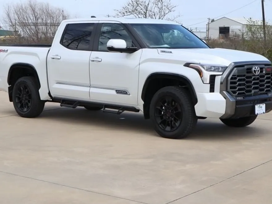 2025 Toyota Tundra Platinum CrewMax photo 1