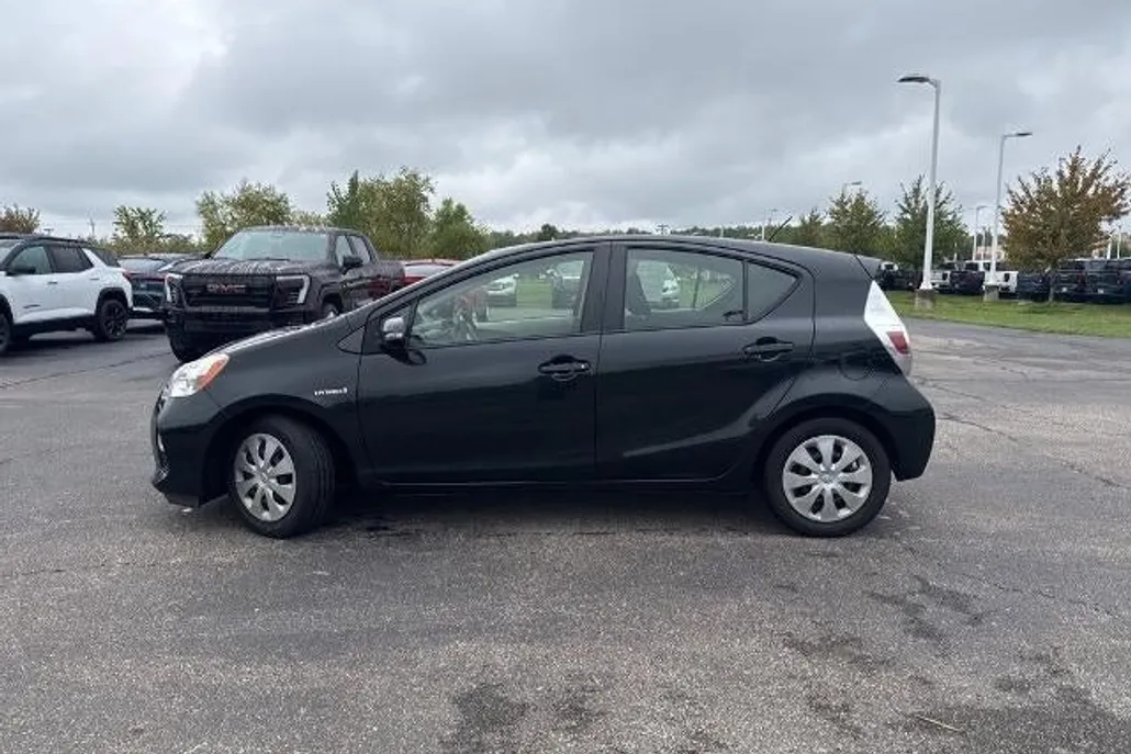 2013 Toyota Prius C One photo 1