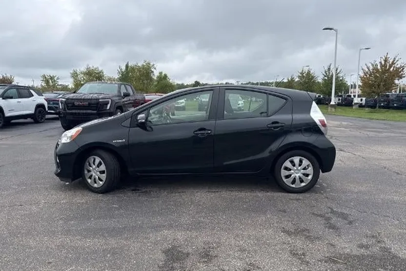 2013 Toyota Prius C One photo 1