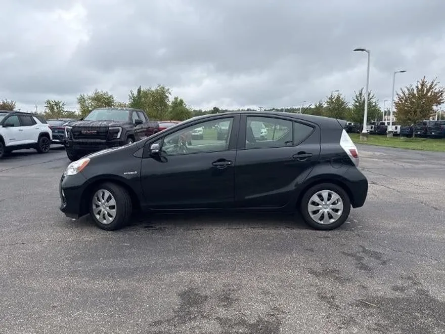 2013 Toyota Prius C One photo 1