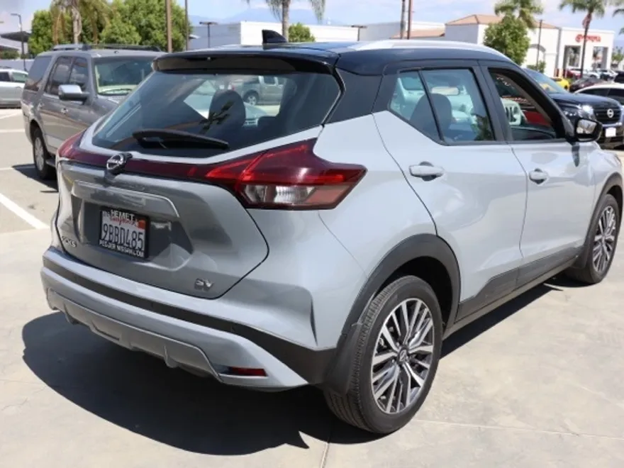 2022 Nissan Kicks SV photo 1