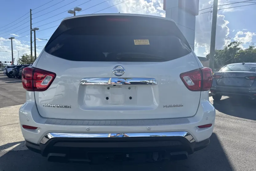2019 Nissan Pathfinder Platinum photo 1