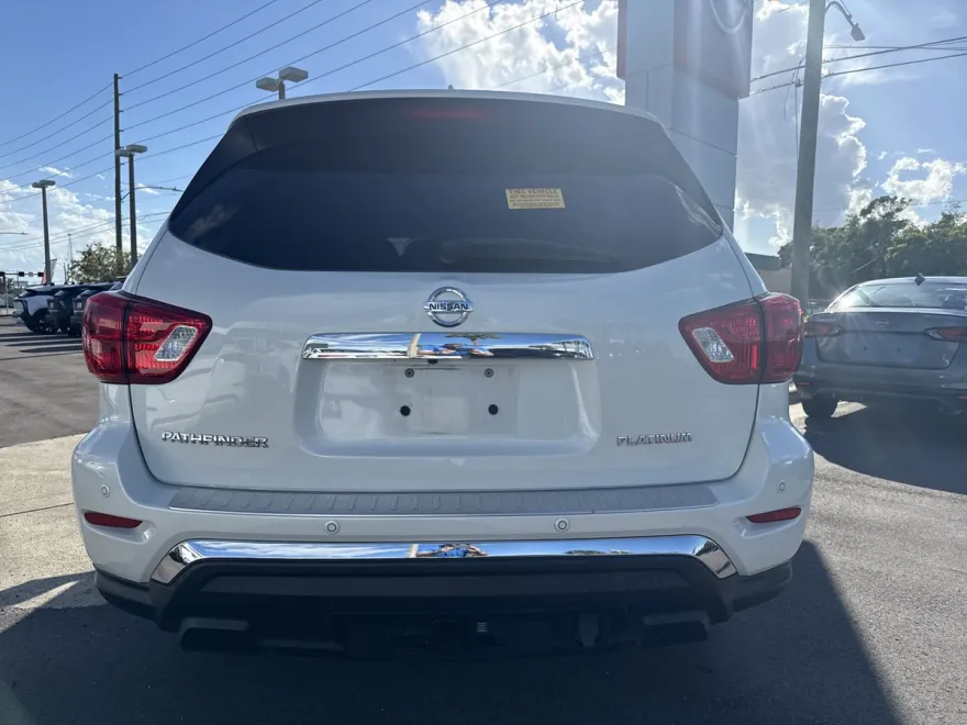 2019 Nissan Pathfinder Platinum photo 1