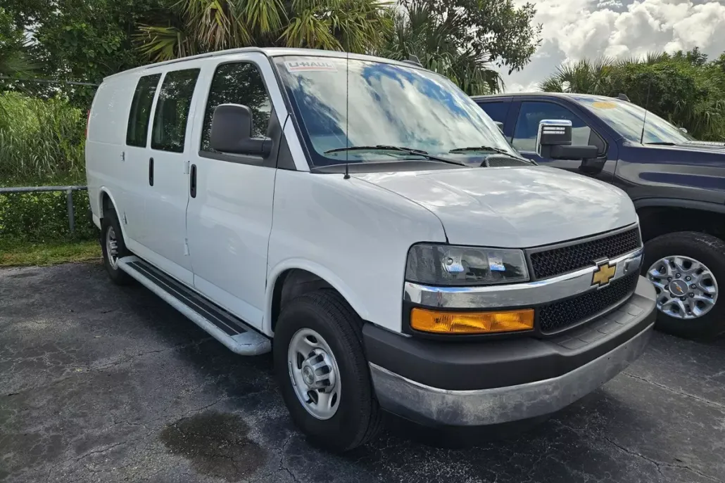 2024 Chevrolet Express Cargo 2500 photo 1