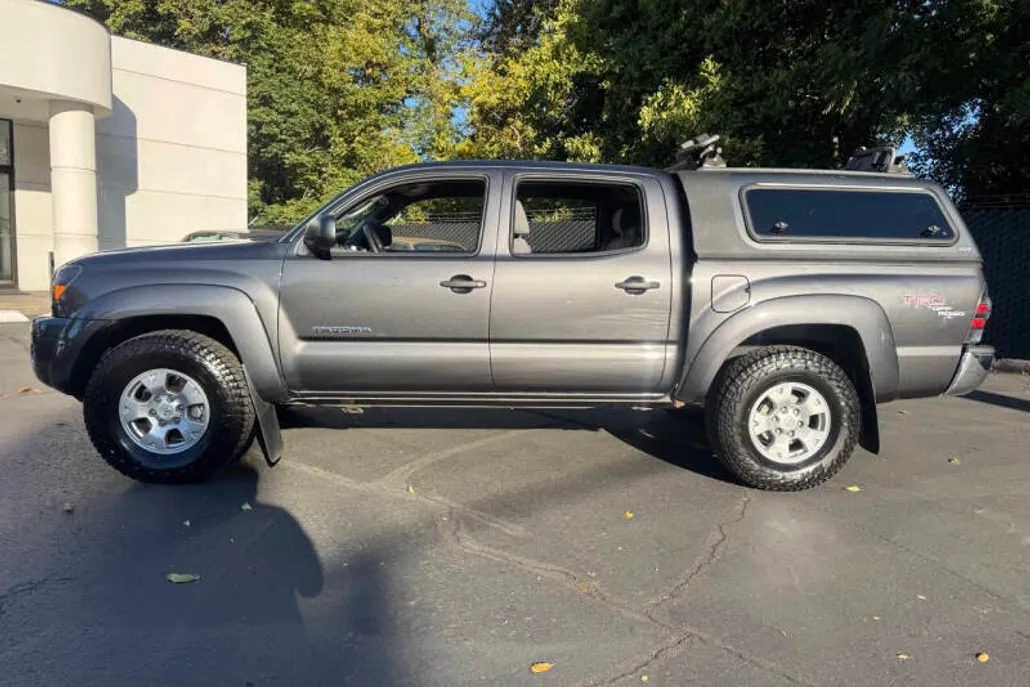 2011 Toyota Tacoma SR5 Double Cab photo 1