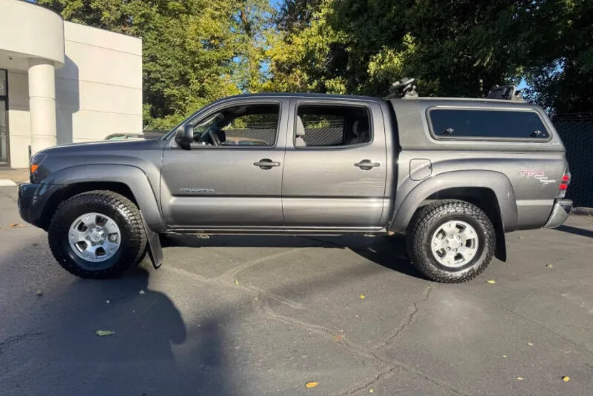 2011 Toyota Tacoma SR5 Double Cab photo 1