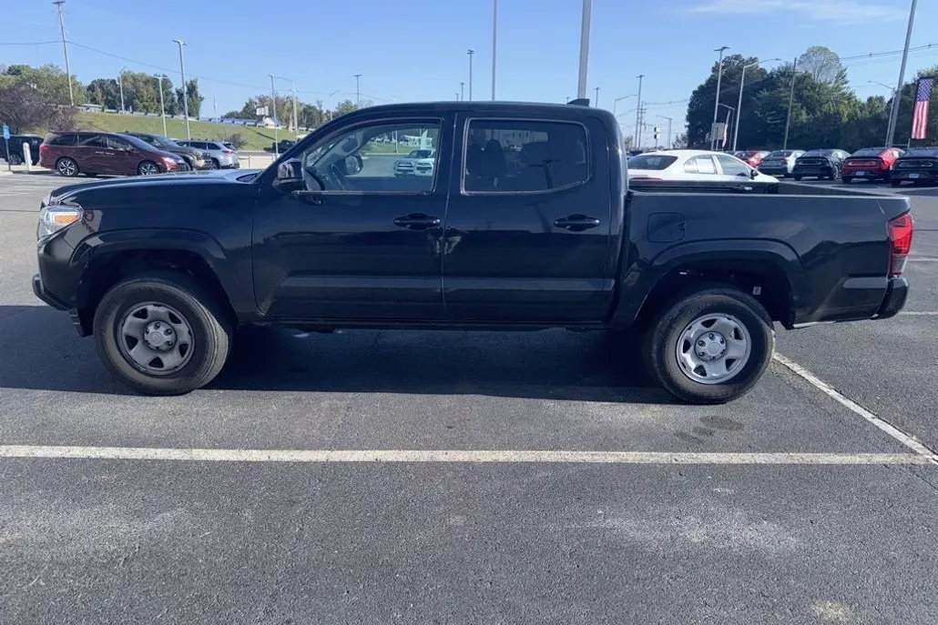 2022 Toyota Tacoma SR V6 photo 1