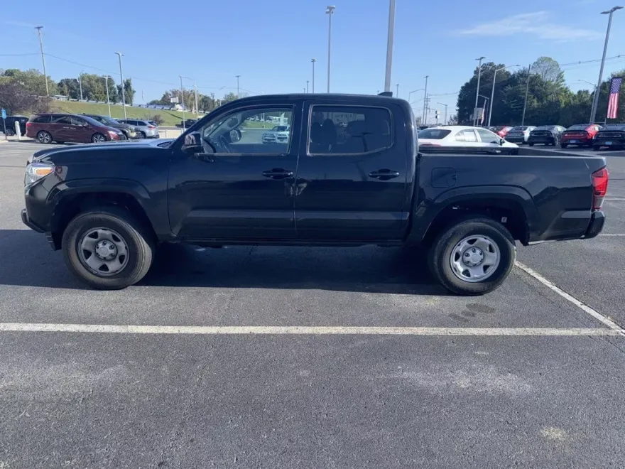 2022 Toyota Tacoma SR V6 photo 1