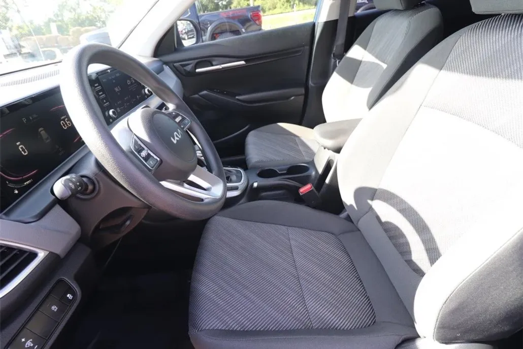 2024 Kia Seltos LX photo 1