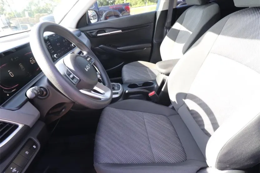 2024 Kia Seltos LX photo 1