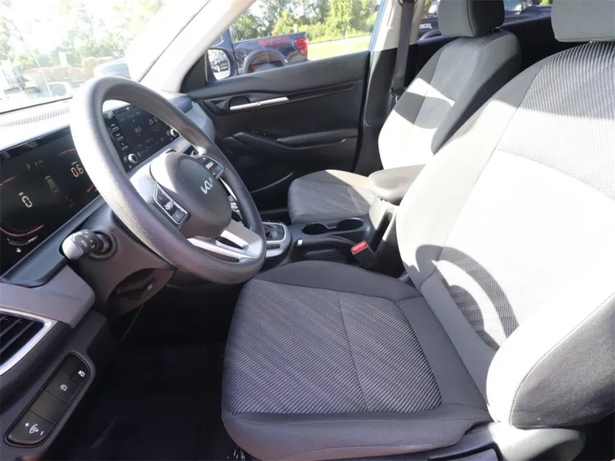2024 Kia Seltos LX photo 1