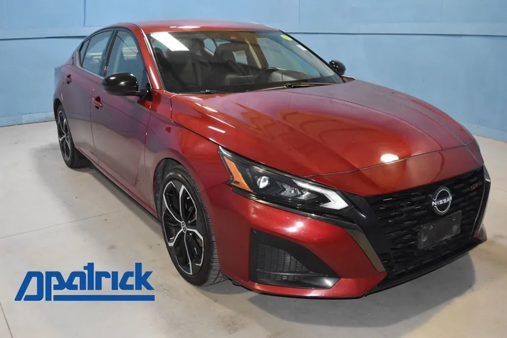 2023 Nissan Altima 2.5 SR photo 1