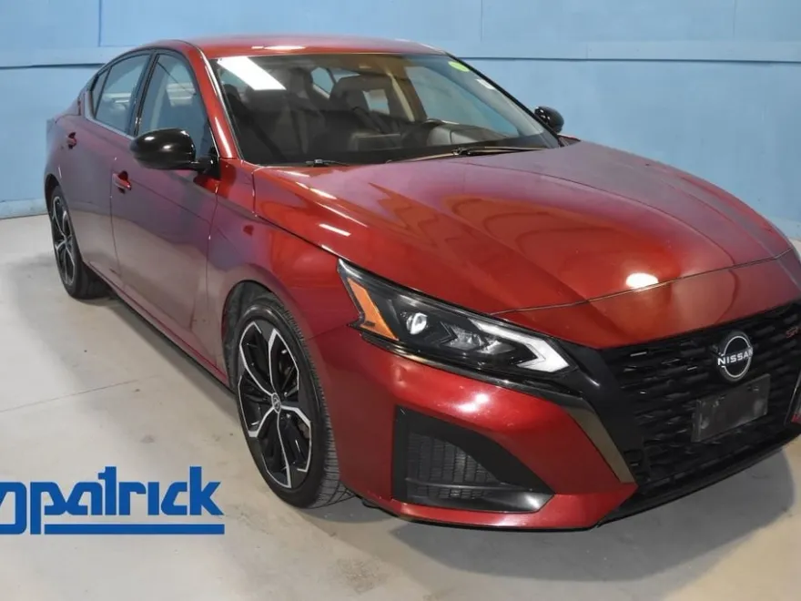 2023 Nissan Altima 2.5 SR photo 1