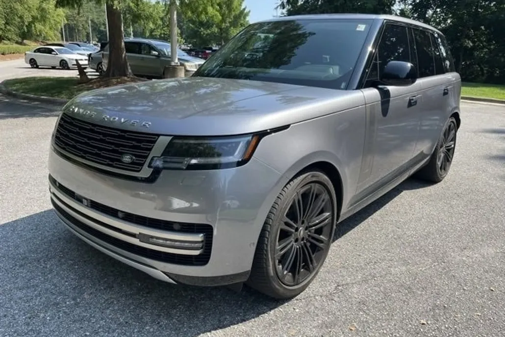 2024 Land Rover Range Rover SE photo 1