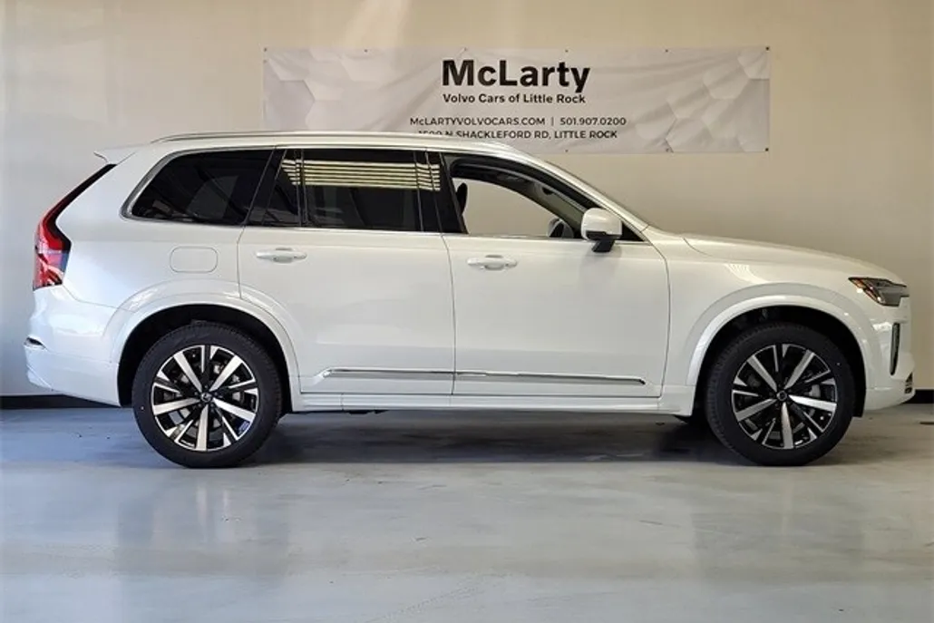 2025 Volvo XC90 T8 Core photo 1