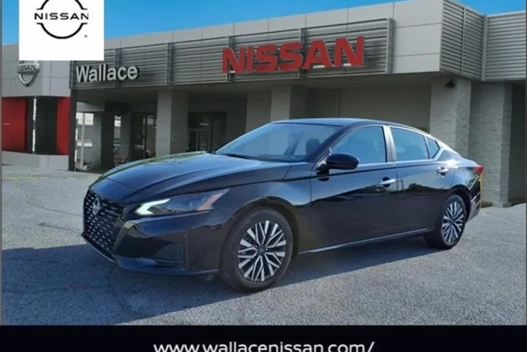 2023 Nissan Altima 2.5 SV photo 1
