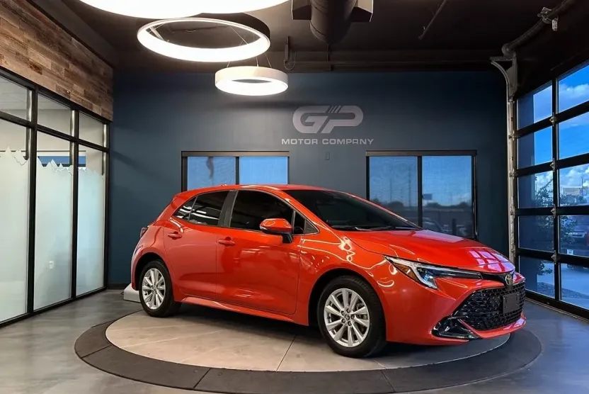 2023 Toyota Corolla SE photo 1