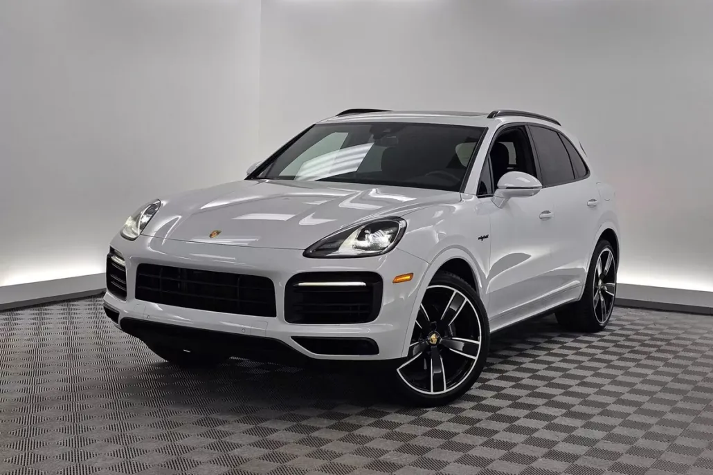 2023 Porsche Cayenne E-Hybrid photo 1