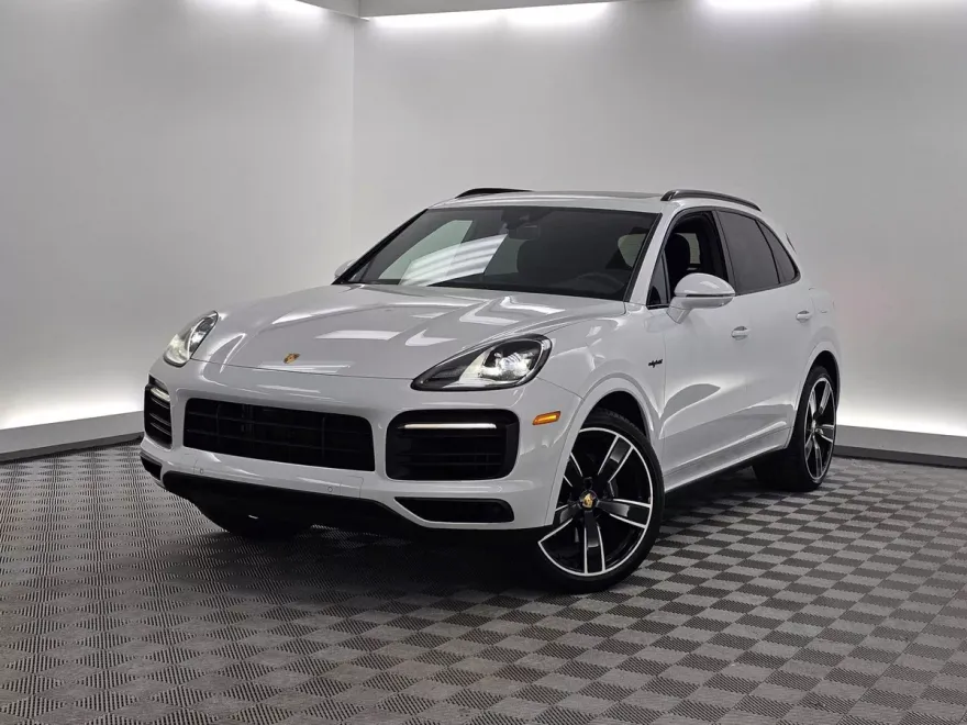 2023 Porsche Cayenne E-Hybrid photo 1