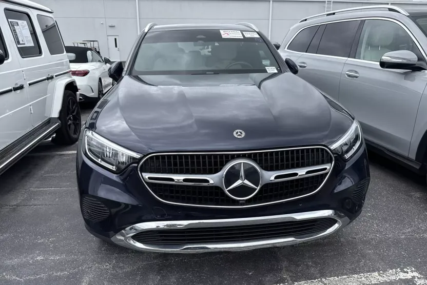 2024 Mercedes Benz GLC 300 photo 1