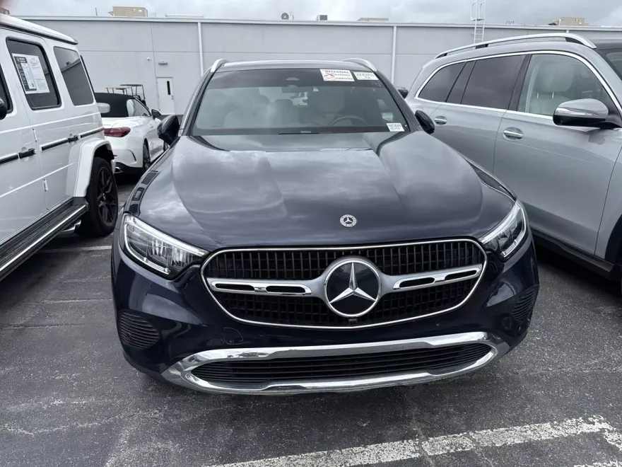 2024 Mercedes Benz GLC 300 photo 1