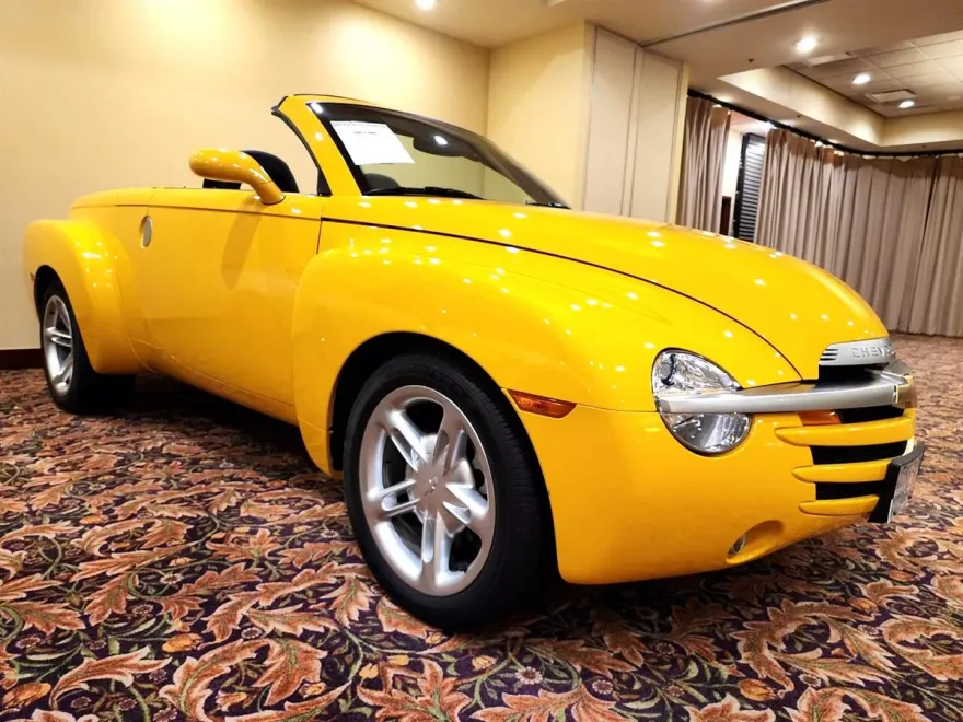 2003 Chevrolet SSR photo 9